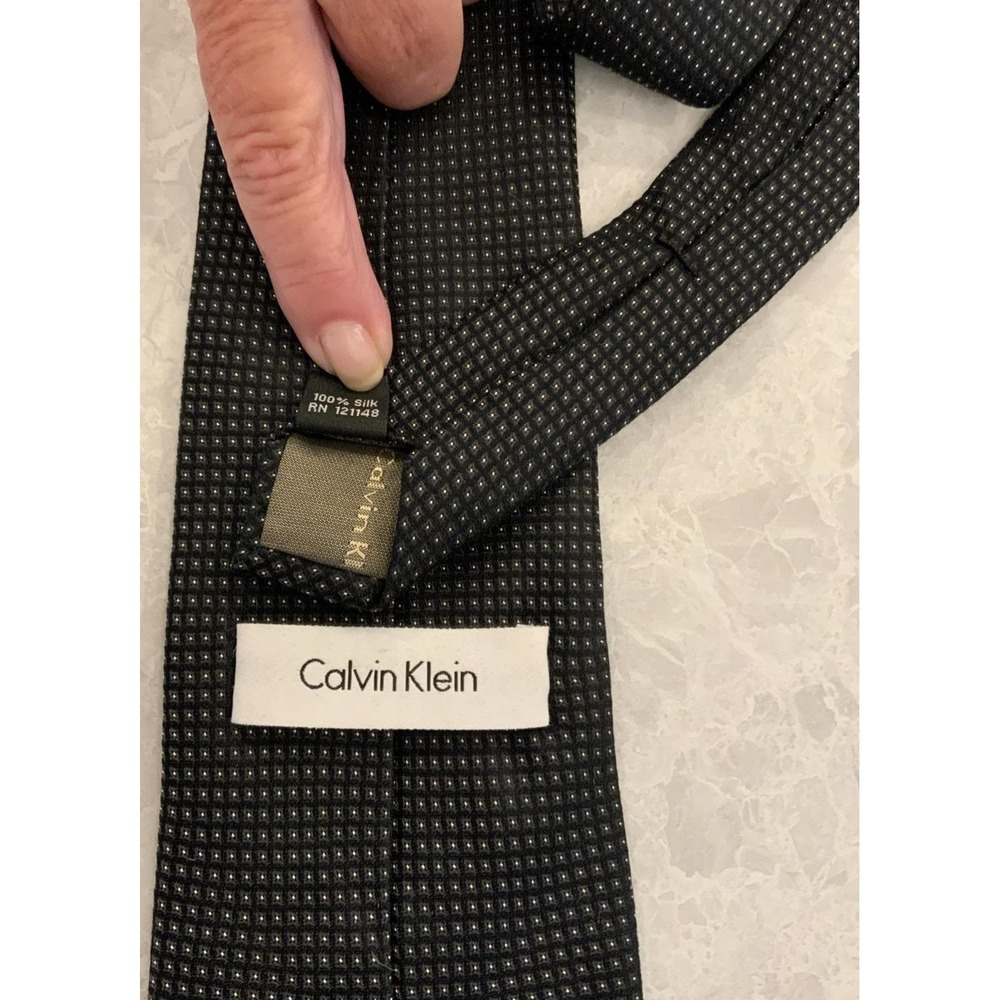 Calvin Klein - Picture 2 of 3
